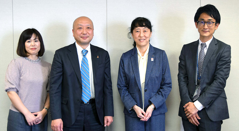 写真左から、関西経済同友会 冨田様・與口様、関西経済連合会 三村様・半田様
